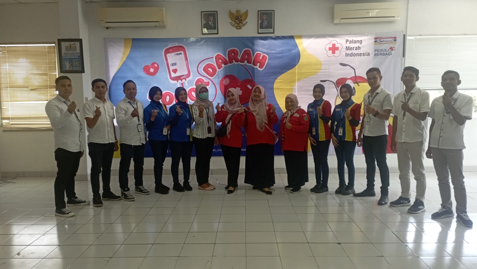 SINERGI: PT Indomarco Prismatama Cabang Malang bersama PMI Kota Malang menggelar donor darah pada Rabu (5/2).
