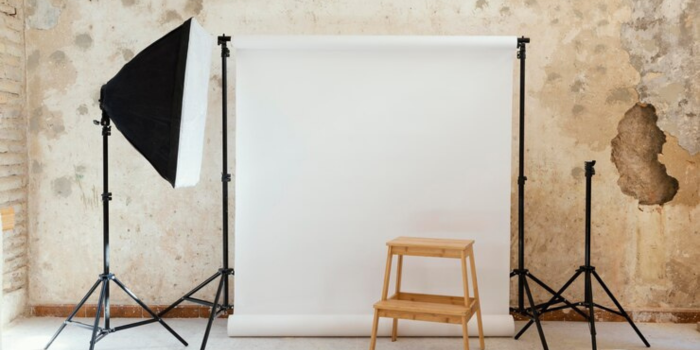 Ilustrasai studio foto (freepik.com)