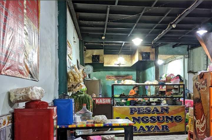 Warung Malam Pak Gatot dari depan. (Mas Kewok)