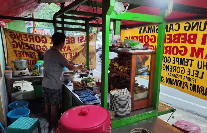 Suasana Warung Cak Siman Bebek Jumbo (Google Maps: Oky&nbsp;Chandra)