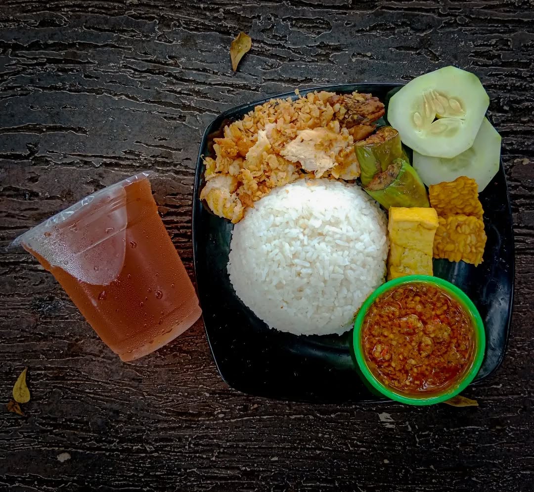Ayam Geprek Sambel Bule (geprekbule).