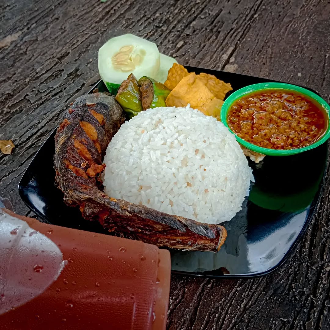 Menu lele beserta sambal bule (geprekbule).
