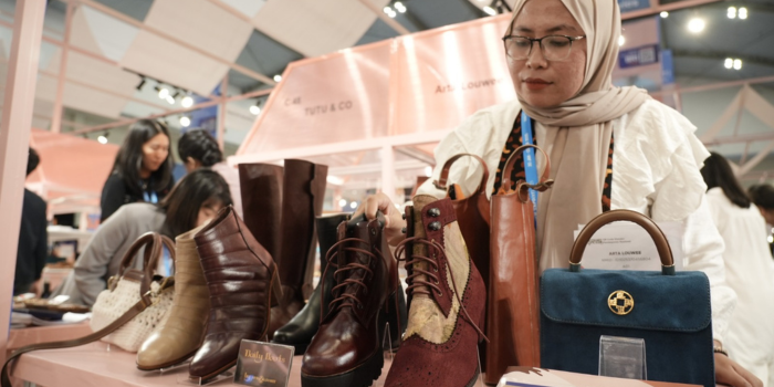 Usaha sepatu lokal April Soeharto (PT BANK RAKYAT INDONESIA (Persero) Tbk)
