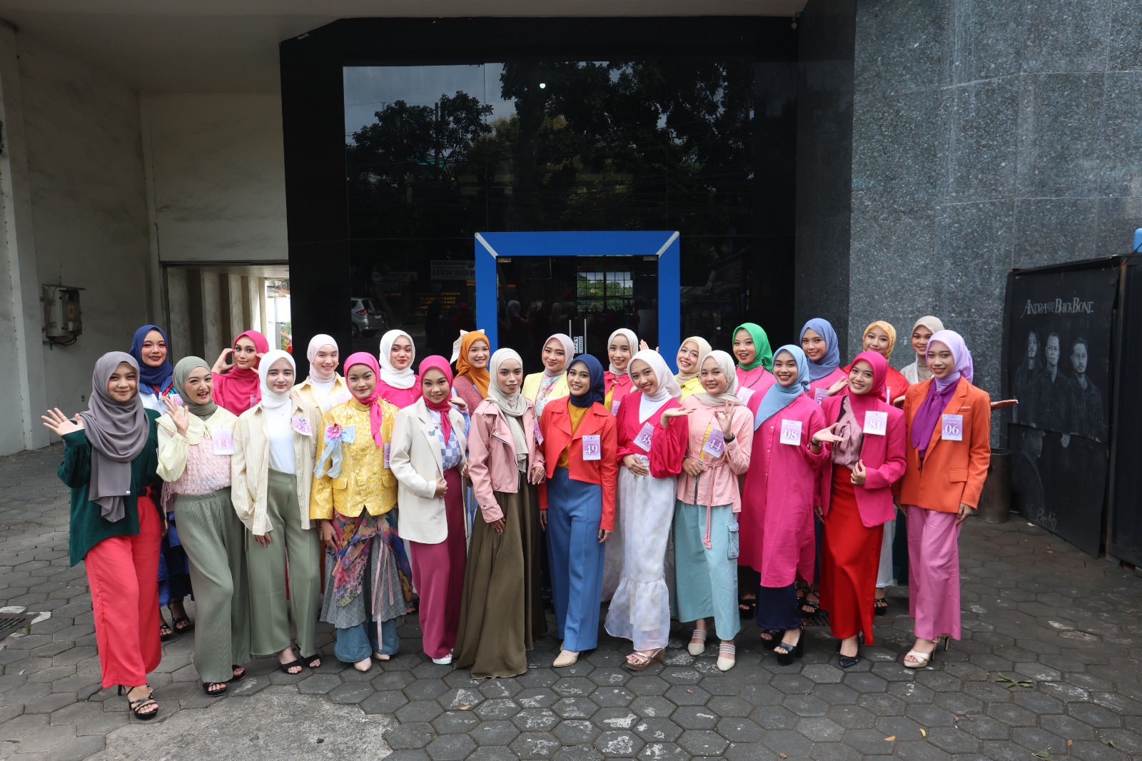 Sebanyak 25 kandidat Duta Hijab Radar Malang 2025 bersiap menjalani final interview di kantor Jawa Pos Radar Malang kemarin (9/2). Mereka harus menjawab beragam pertanyaan dari dua juri.