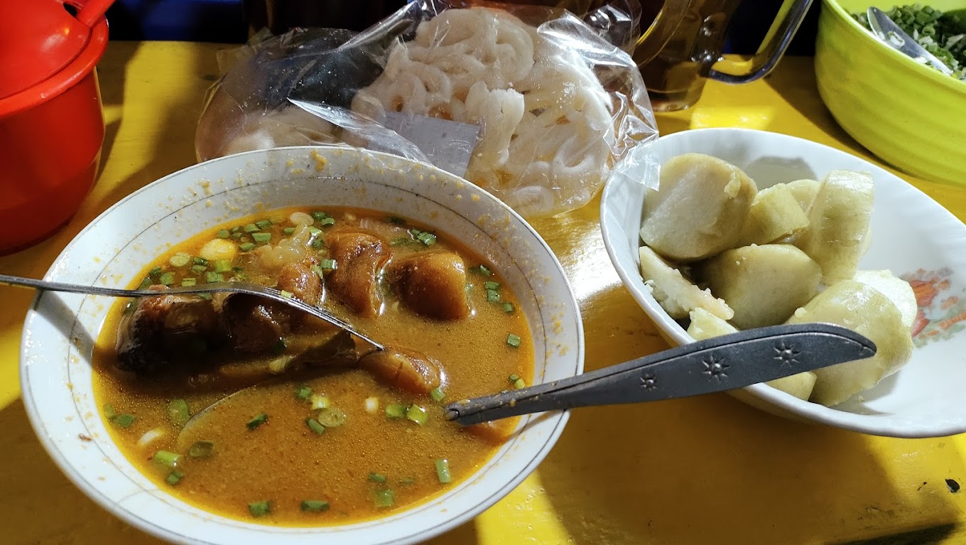 bagi pecinta jeroan Warung Kikil Pak Pri jadi solusi (Kinen Q_nend).
