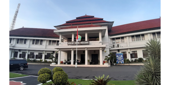 Tampak depan Balai Kota Malang. (Google Maps: Matt Azmar)