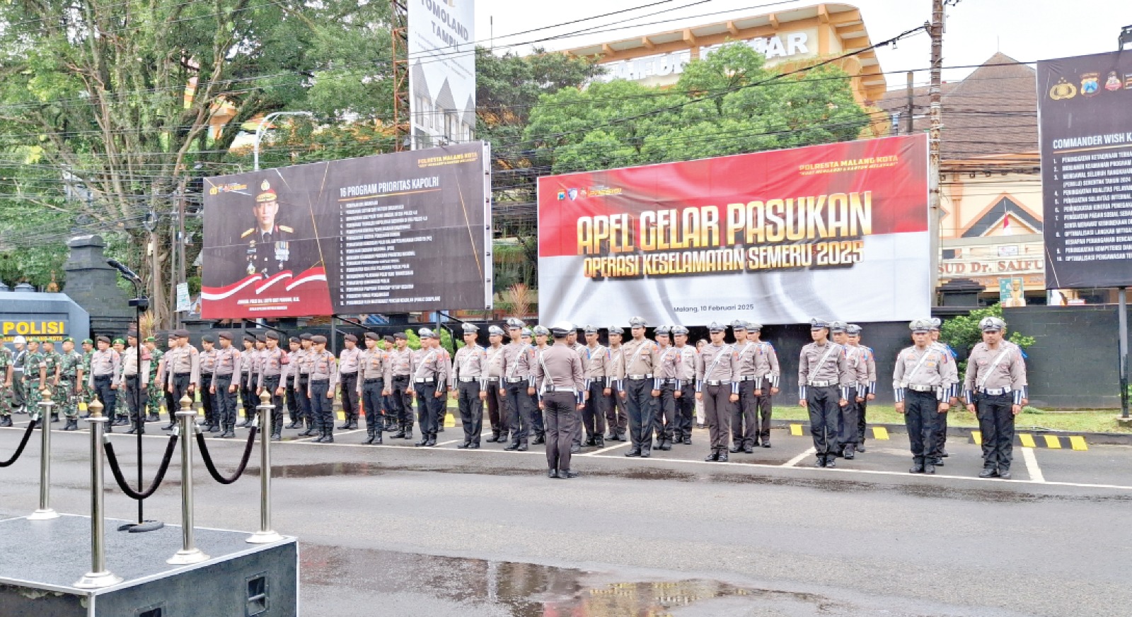 BAGIAN DARI PENCEGAHAN: Apel kesiapan menggelar Operasi Keselamatan Semeru 2025 digelar di halaman Polresta Malang Kota, kemarin.