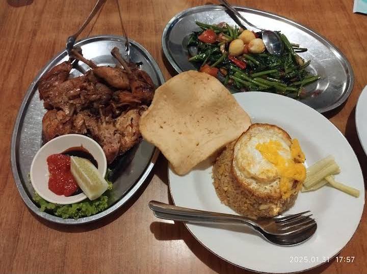 Beberapa menu di Rumah Makan Inggil (Patrick Wong)