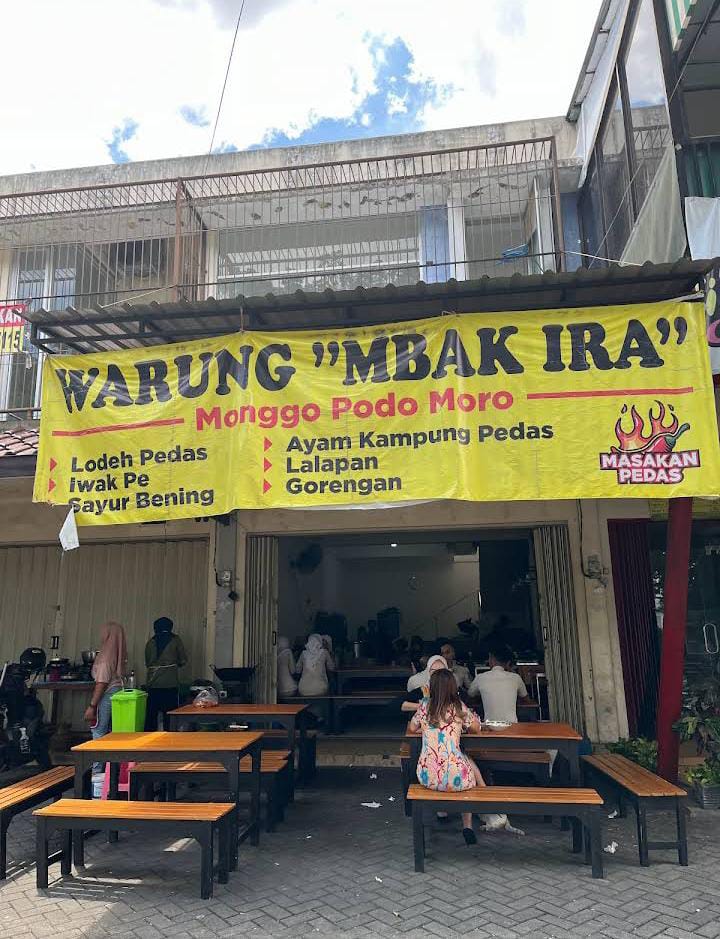 Warung Mbak Ira dari depan. (deddy irwidycs)