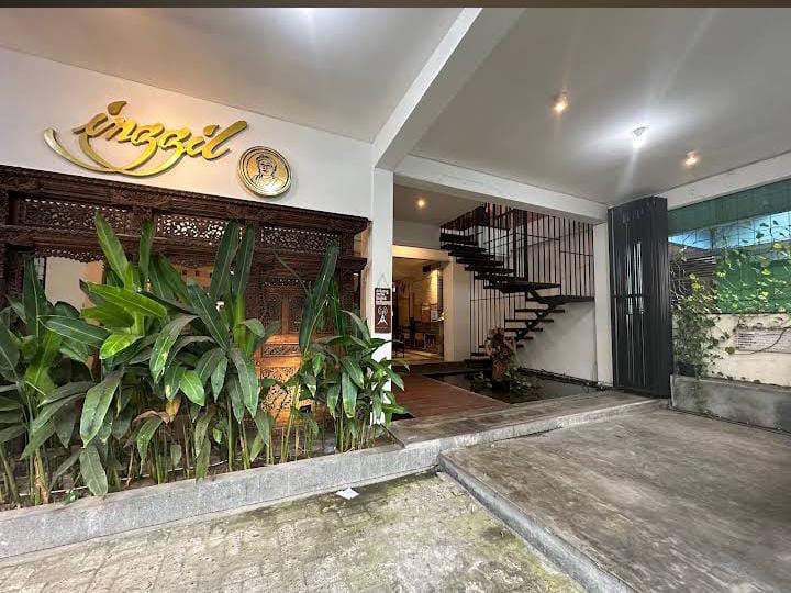 Rumah Makan Inggil dari dalam. (Kasmani Solomon)