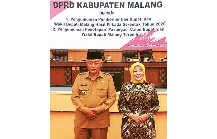 Setelah ditetapkan oleh KPU sebagai bupati dan wakil bupati terpilih, kemarin (11/2) Sanusi dan Lathifah ditetapkan melalui rapat paripurna. (PROKOPIM KABUPUPATEN MALANG FOR RADAR KANJURUHAN)