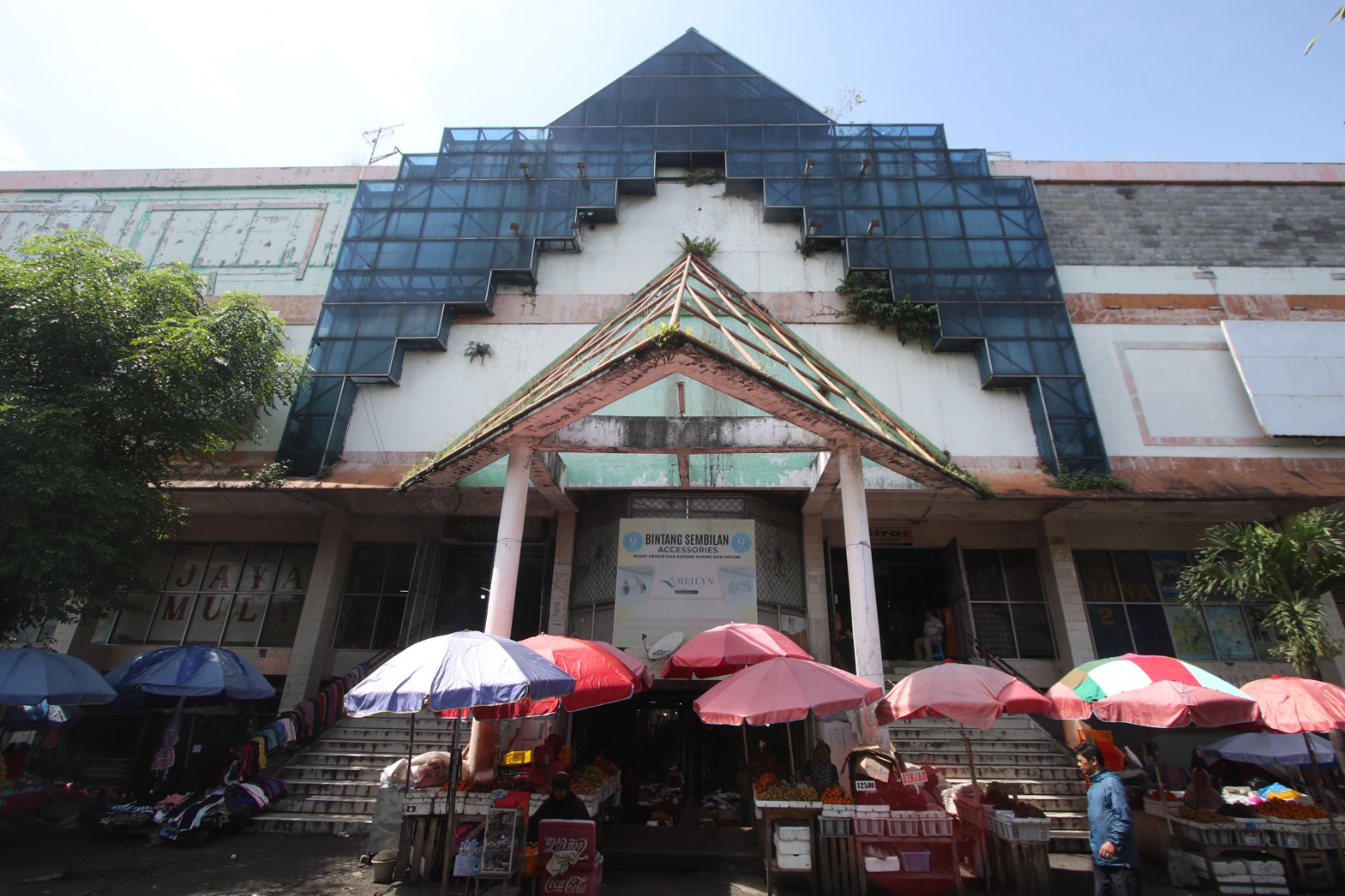 SIAP BANTU: Lanjutan wacana revitalisasi Pasar Besar Malang menjadi salah satu program yang diseriusi Pj Wali Kota Malang Iwan Kurniawan. (SATRIA CAHYONO/RADAR MALANG)