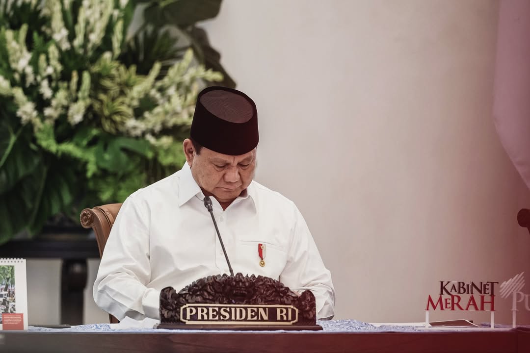 Presiden Prabowo dalam rapat dengan Dewan Pertahanan Nasional  (prabowo)
