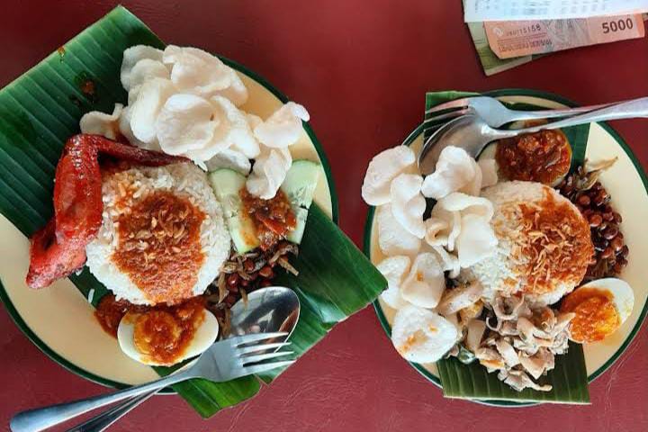 Lezatnya menu dari Nasi Lemak Jasa Ayah (Berlian Nurdhiana Chandrasari)