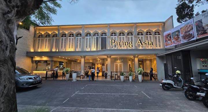 Piring Asia dari depan. (Martin Kolondam)