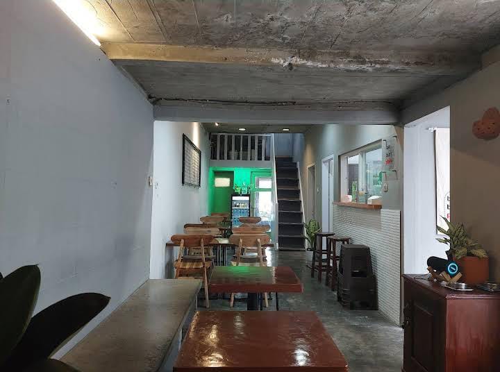 Restoran Ban Bun Pho dari dalam. (Andika Risma Pratama)