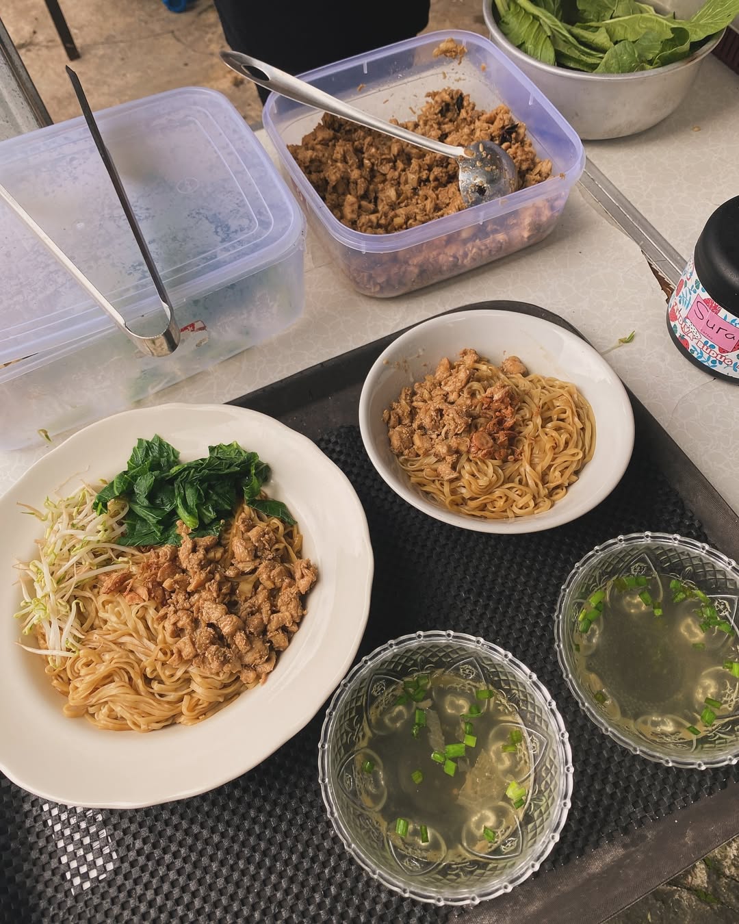Tekstur mie bulat dan mie pipih (mieayambangka.tjapbawang).