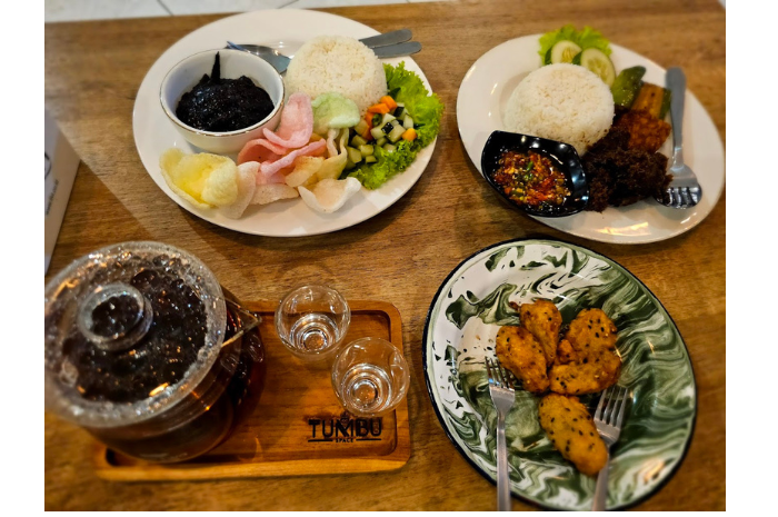 Makanan dan minuman di Tumbu Space. (Google Maps/ Yuri Chan)