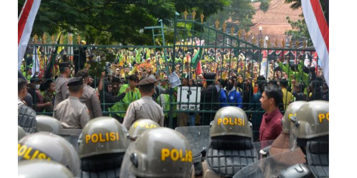 Mahasiswa yang tergabung Aliansi BEM se-Semarang Raya akan menggelar demo di Kantor Gubernur Jawa Tengah, Jalan Pahlawan, Kota Semarang, hari ini, Selasa (18/2/2025). (Dok Foto Antoni/iNEWS)