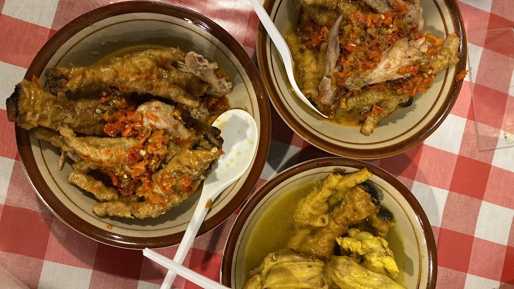 Pilihan menu di Ceker Bedes ( Rema Khrismawati ).
