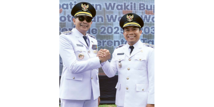 BAGIAN DARI SEJARAH: Wahyu Hidayat dan Ali Muthohirin berjanji langsung gaspol menjalankan amanah dari warga Kota Malang. (Prokopim Kota Malang For Radar Malang)