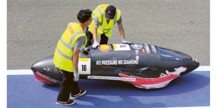 Driver bersama salah satu perwakilan hendak melakukan race. (SEMERU TEAM FOR RADAR MALANG)