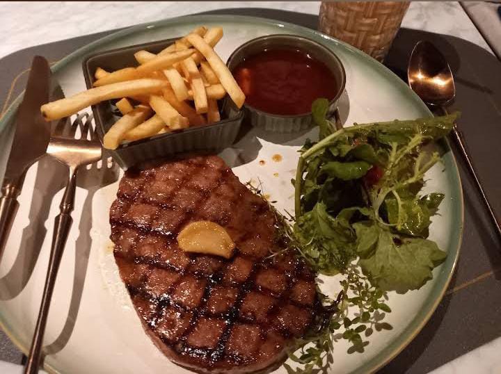 Nikmatnya menu Steak di Nine House Kitchen Alfresco (Vina)