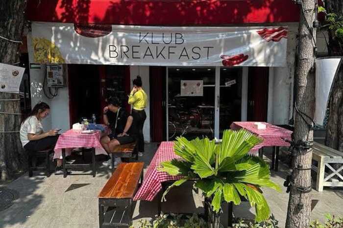 Klub Breakfast tampak depan. (Wisata App)