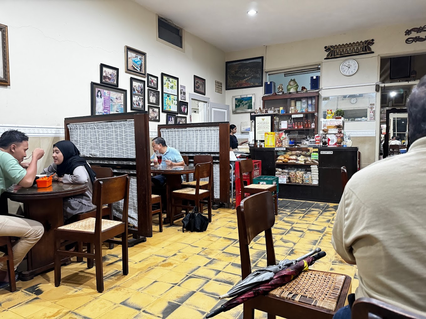 Suasana di Depot Hok Lay (Andreas Soesila)