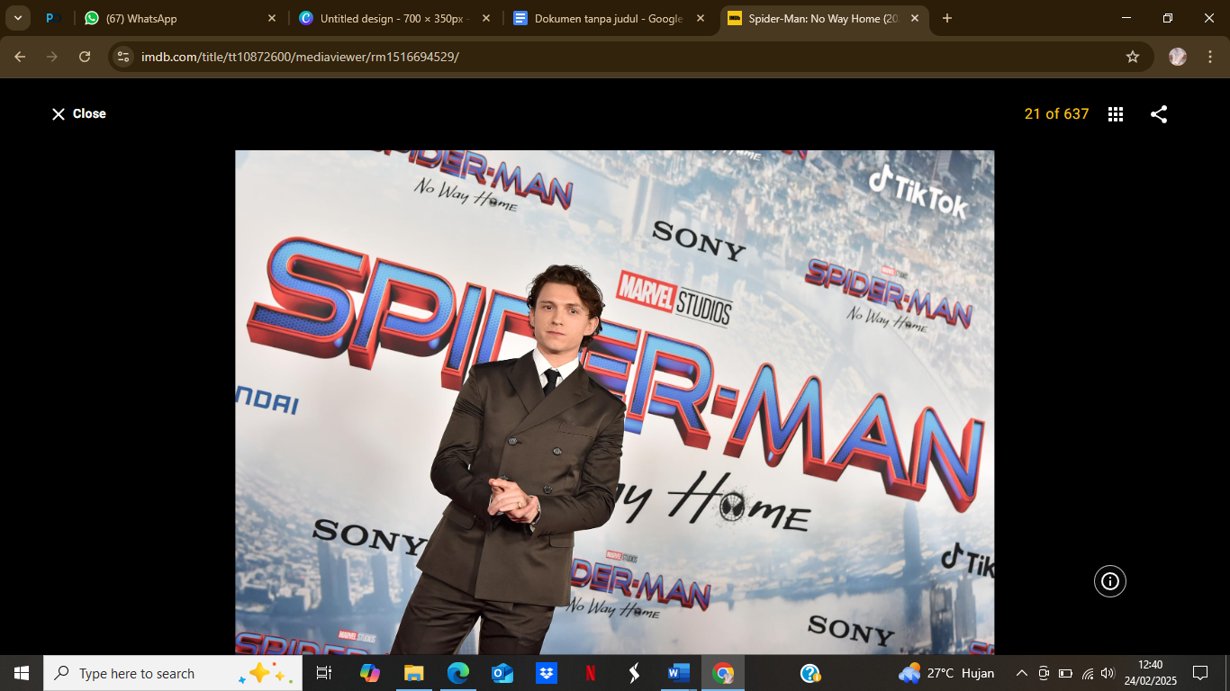 Tom Holland pada event for Spider-Man: No Way Home (2021). (IMDb)
