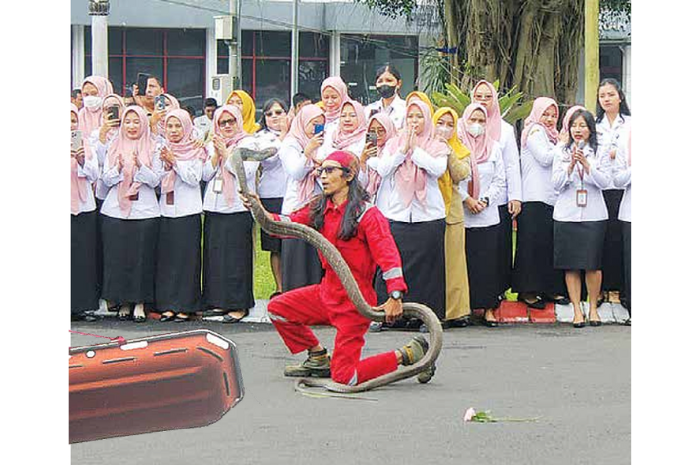 VONIS 6 TAHUN: Terdakwa peredaran sabu-sabu ribut Yulianto (kanan) menjalani persidangan di PN Kepanjen kemarin (24/2). (BIYAN MUDZAKY HANINDITO / RADAR KANJURUHAN)