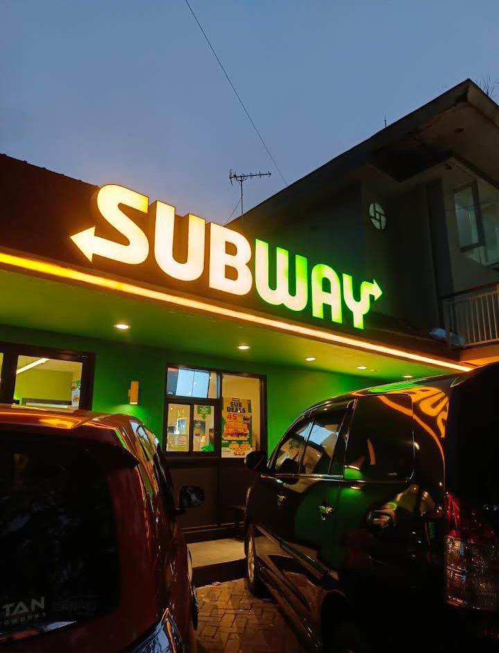 Subway Malang dari depan. (Lia Christania)