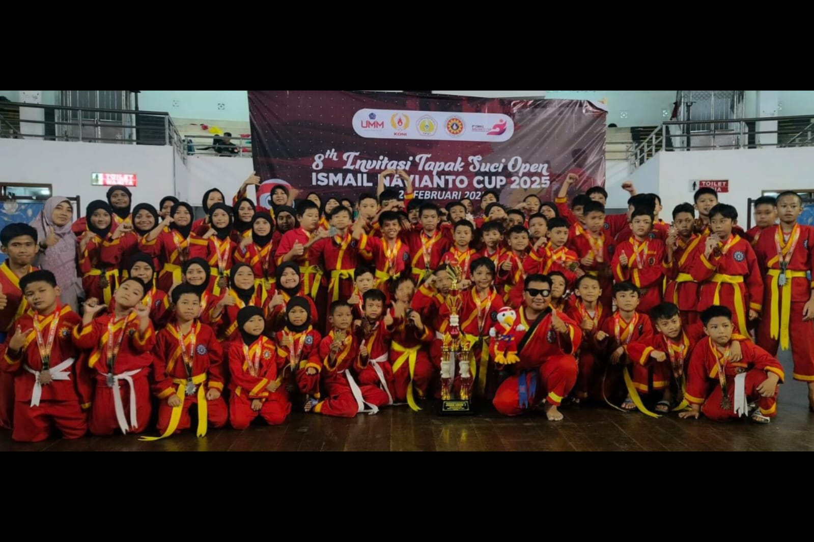 PRESTASI GEMILANG. Tim dari Tapak Suci SD Aisyiyah Kamila keluar sebagai Juara Umum dengan torehan puluhan juara. (SD Aisyiyah Kamila)