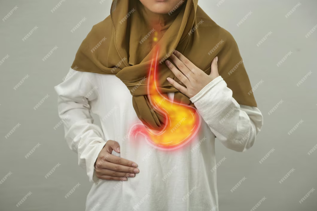 Ilustrasi seseorang yang menderita GERD. (freepik.com)
