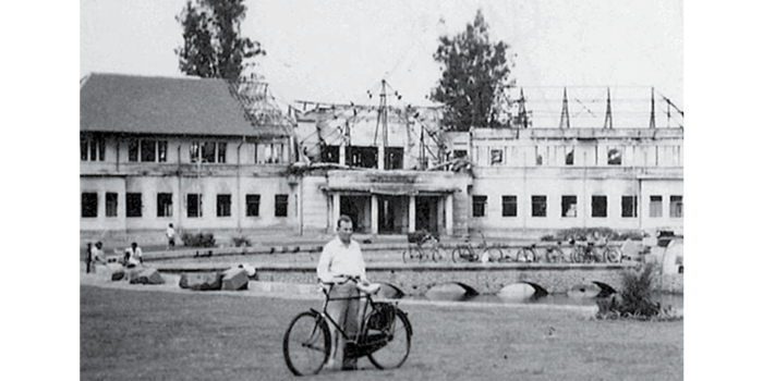 CERITA PANJANG: Bangunan atap Balai Kota Malang rusak setelah Agresi Militer Belanda I pada 1947.