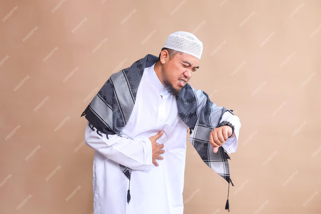 Ilustrasi seorang pria Muslim yang sedang kesakitan. (freepik.com)