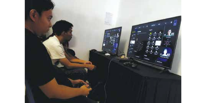LATIHAN TERSENDAT: peserta lomba E-sport sedang bertanding pada salah satu ajang iespa di Malang creative center, beberapa waktu lalu. (E-SPORT KOTA MALANG FOR RADAR MALANG)