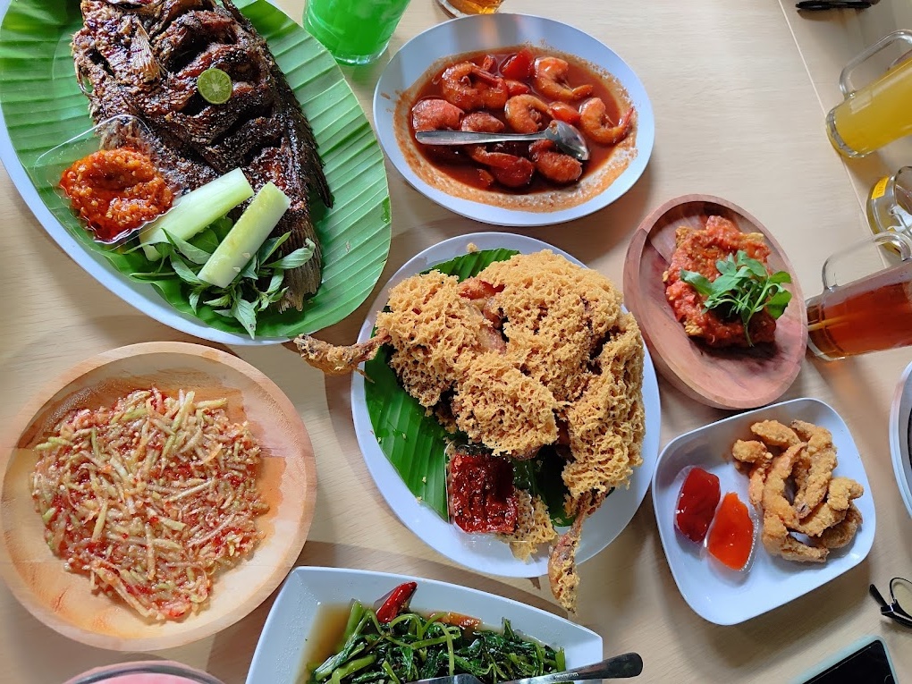 Tempat yang pas untuk berbuka puasa bersama keluarga dan teman-teman (Feri Nita).