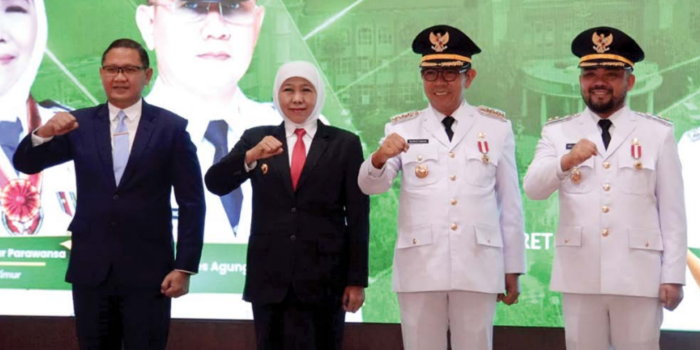 Purna Pj Wali Kota Batu Aries Agung Paewai, Gubernur Jatim Khofifah, Wali Kota Batu Nurochman, dan Wakil Wali Kota Heli Suyanto usai sertijab (DINAS KOMUNIKASI DAN INFORMATIKA KOTA BATU).