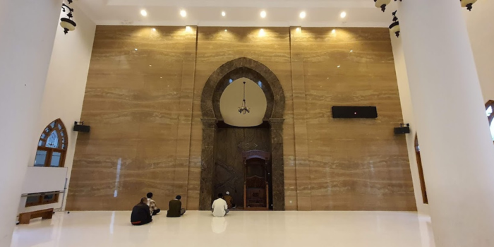 Bagian Dalam Masjid Salman Al Farisi (Ranadhya).