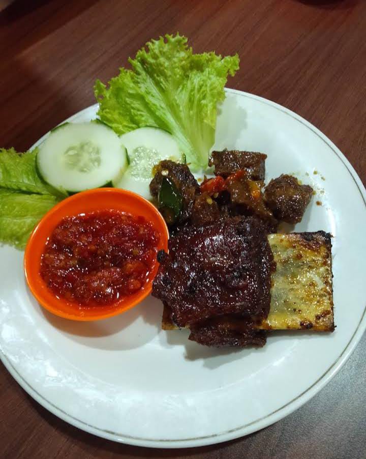 Nikmatnya iga bakr dari Iga Bakar Mas Brewok. (Ira Meliani)