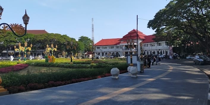 Foto Komplek Alun-alun Tugu Malang