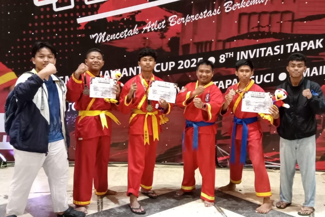 PEMENANG: Siswa dari MA Muhammadiyah 1 Malang yang mengukir prestasi di kejuaraan daerah.