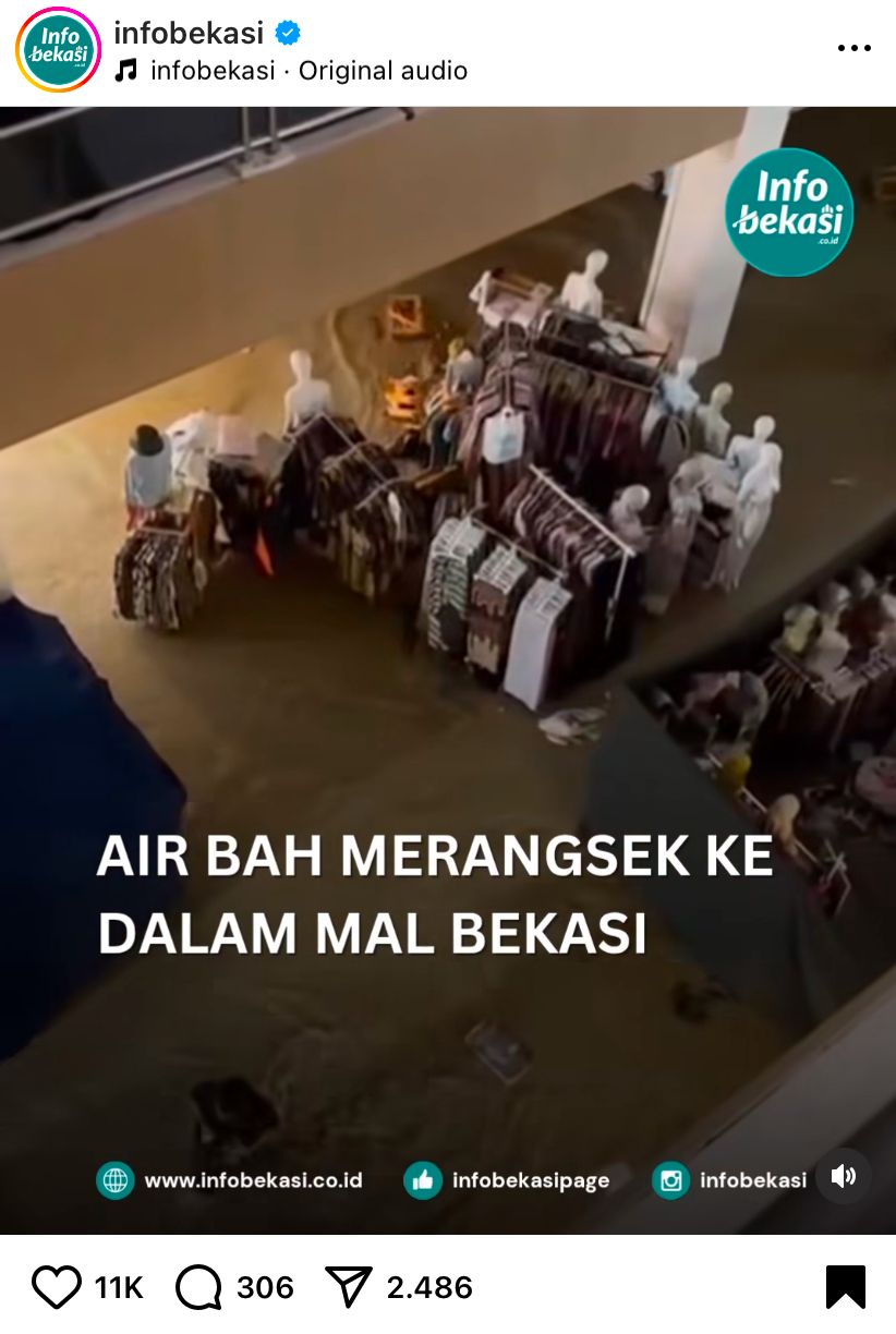 Mall Mega Bekasi terendam banjir, pengungjung berhamburan hingga berteriak histeris. ( @infobekasi)