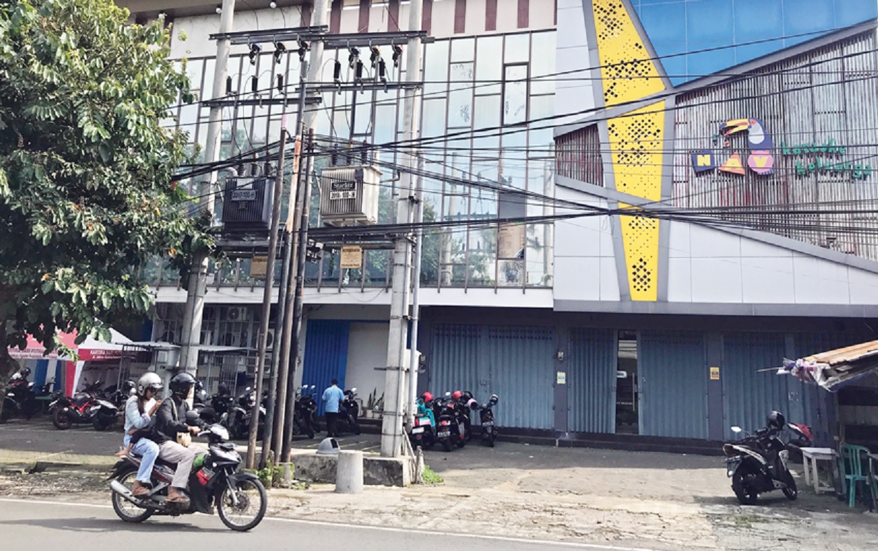 IKUTI INSTRUKSI: Salah satu tempat karaoke di Jalan Bromo  Malang menutup operasionalnya selama bulan Ramadan.