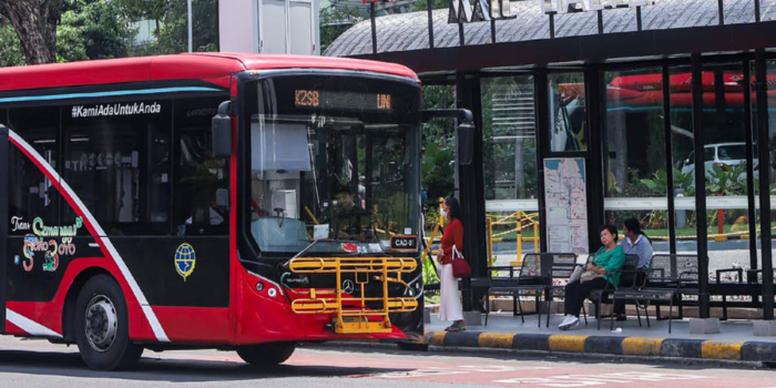 TERINTEGRASI: Halte Pakuwon City menjadi salah satu tempat pemberhentian bus yang dikelola oleh swasta