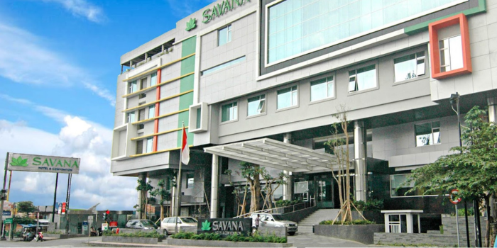 Tampilan depan bangunan Hotel Savana Malang (Savana Hotel & Convention Malang).