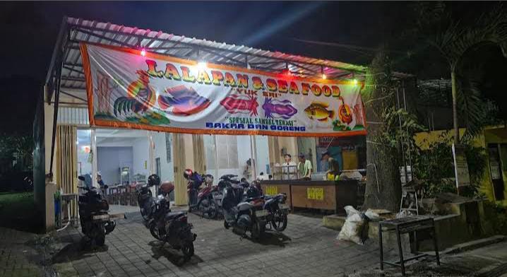 Warung Lalapan Yu Sri dari depan. (Budi Setiawan)