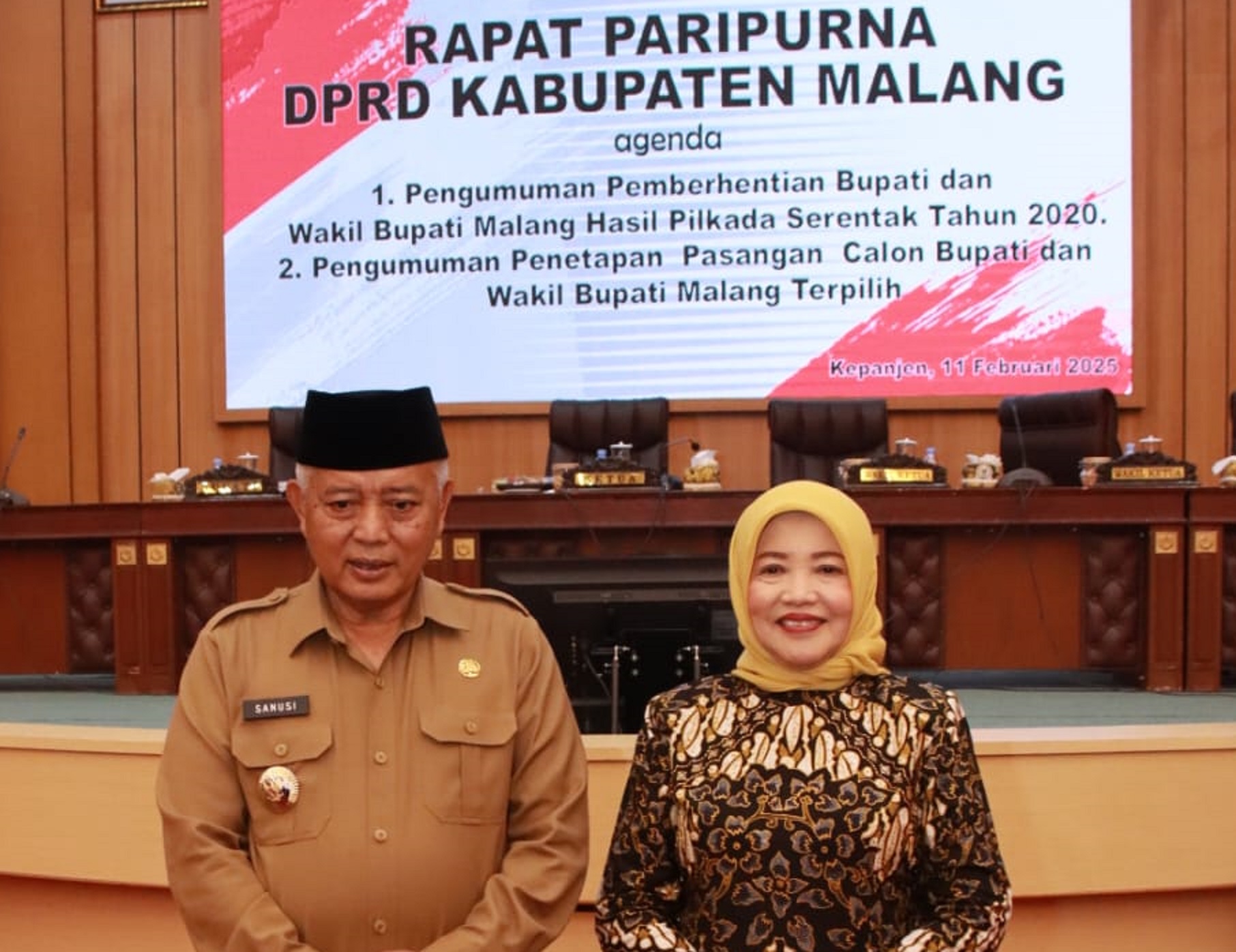 PENETAPAN: Bupati dan Wakil Bupati Malang terpilih H M. Sanusi (kiri) dan Lathifah Shohib saat ditetapkan di rapat paripurna DPRD Kabupaten Malang (11/2).