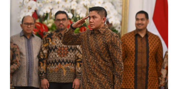 Seskab Teddy Indra Wijaya naik pangkat dari semula mayor kini letnan kolonel. (ANTARA FOTO/Hafidz Mubarak A)